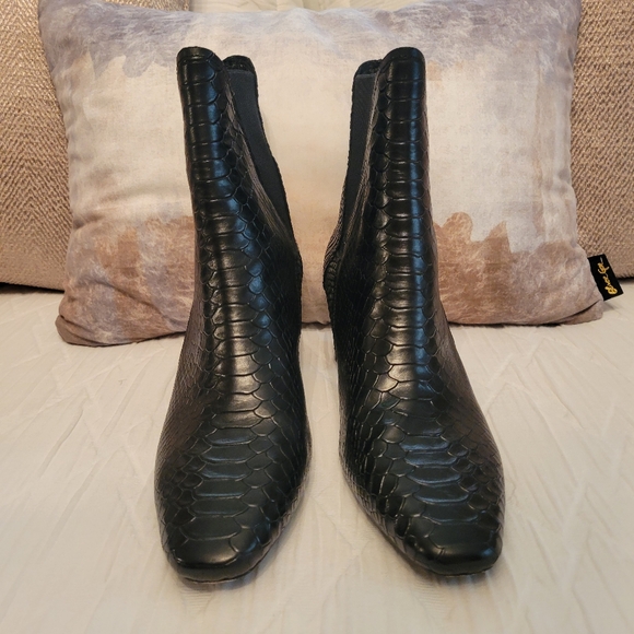 Donald J Pliner snake embossed bootie - Picture 6 of 12